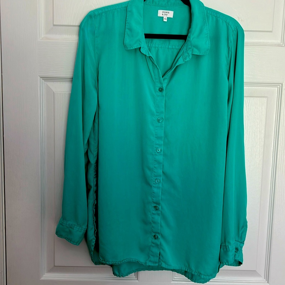 Crown & Ivy Green Blouse with LOTS of BUTTONS Size L 100% TENCEL Machine Wash